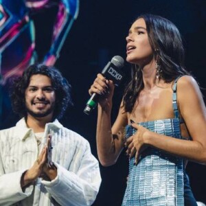 Bruna Marquezine e Xolo Maridueña falaram sobre o filme 'Besouro Azul' na CCXP Brasil 2022