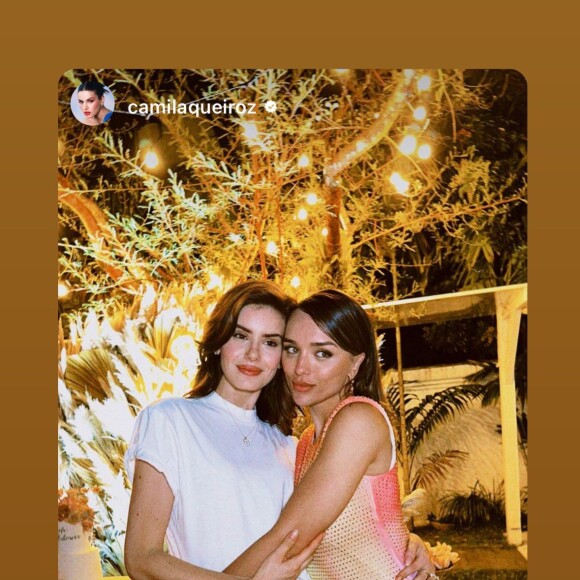 Camila Queiroz foi uma das convidadas do aniversário surpresa de Rafa Kalimann