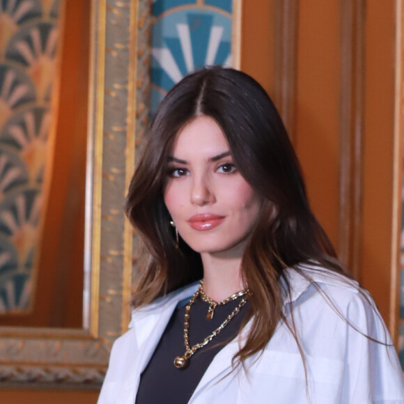 Camila Queiroz é a protagonista da novela 'Amor Perfeito'