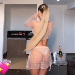 Virgínia Fonseca escolheu um look transparente para a festa