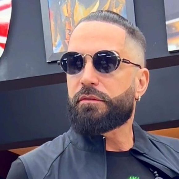 Latino tentou defender Arthur Aguiar, mas levou invertida de Maíra Cardi