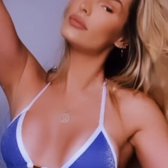 Yasmin Brunet enalteceu o calor do Rio de Janeiro em foto sensual