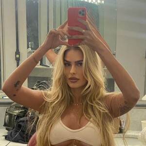 Fotos de Yasmin Brunet de calcinha e sutiã fazem sucesso nas redes sociais