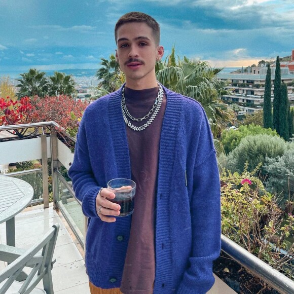João Guilherme tem 21 anos e é ator