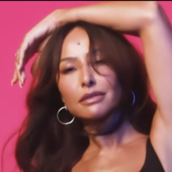 Sabrina Sato esbanjou sensualidade em vídeo para campanha publicitária