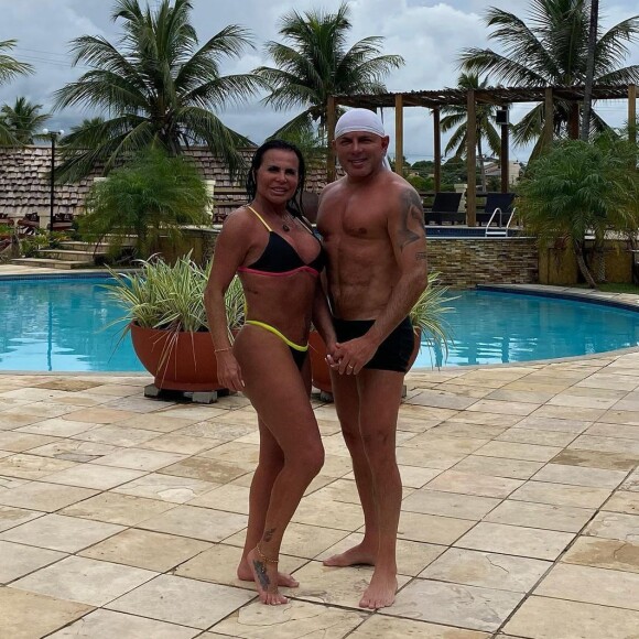 Marido de Gretchen clicou a cantora pelada contemplando a natureza