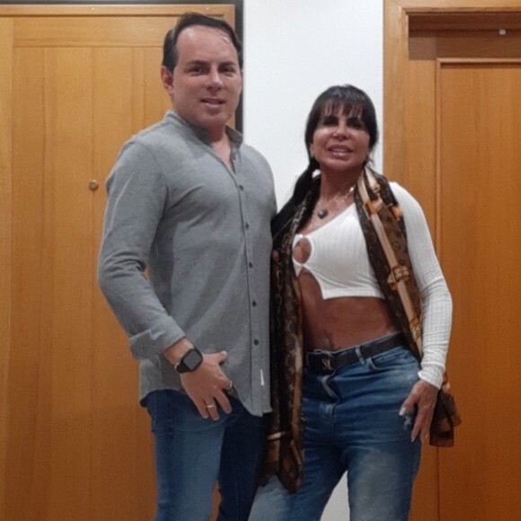 Marido de Gretchen comentou foto em que artista aparece sem roupa