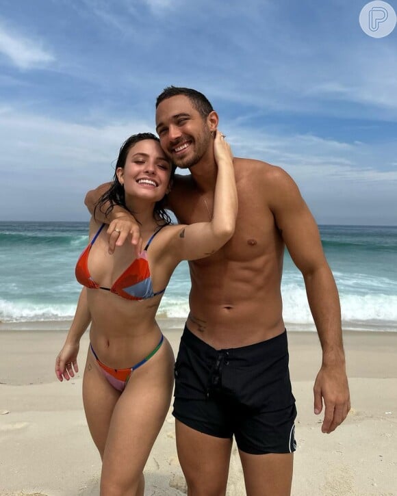 Larissa Manoela esclareceu que não está grávida de André Luiz Frambach: 'Porque já são 9 meses contigo, meu peixão'