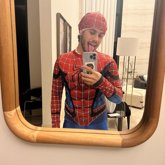 Zé Felipe sofreu duras críticas: 'Alimentar o ego do macho, né? (Risos) Afinal, quem sofre não é ele', disse uma internauta