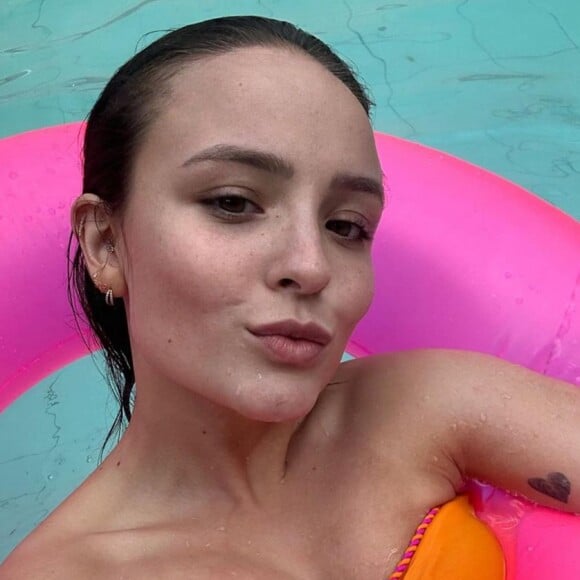 Larissa Manoela mostrou fotos de biquíni e revelou que não são desta sexta-feira, 21 de abril de 2023: 'Estou trabalhando graças a Deus'