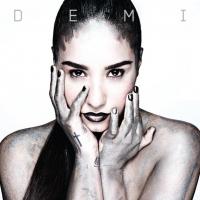 Demi Lovato aparece pintada de prata na capa de seu novo CD