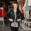 Demi Lovato se apresenta em um shopping de Los Angeles, em fevereiro de 2013