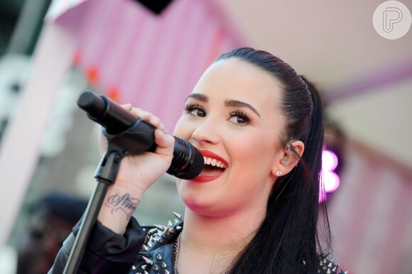 Novo álbum de Demi Lovato chega às lojas no dia 14 de maio