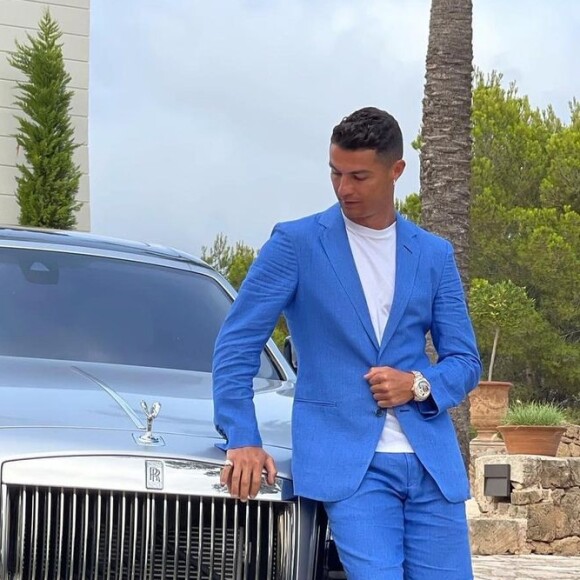 Casa de Cristiano Ronaldo tem 20 cômodos, só o quarto do jogador soma dois banheiros e dois closets