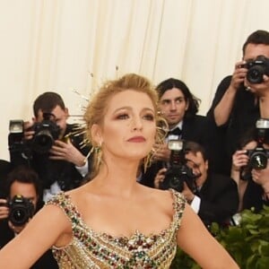 MET Gala 2018: vestido com cauda extravagante fez Blake Lively ir de ônibus para o evento