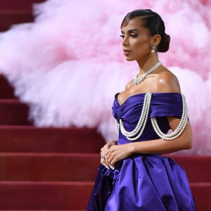 O vestido roxo usado por Anitta tinha aplicações de pérolas