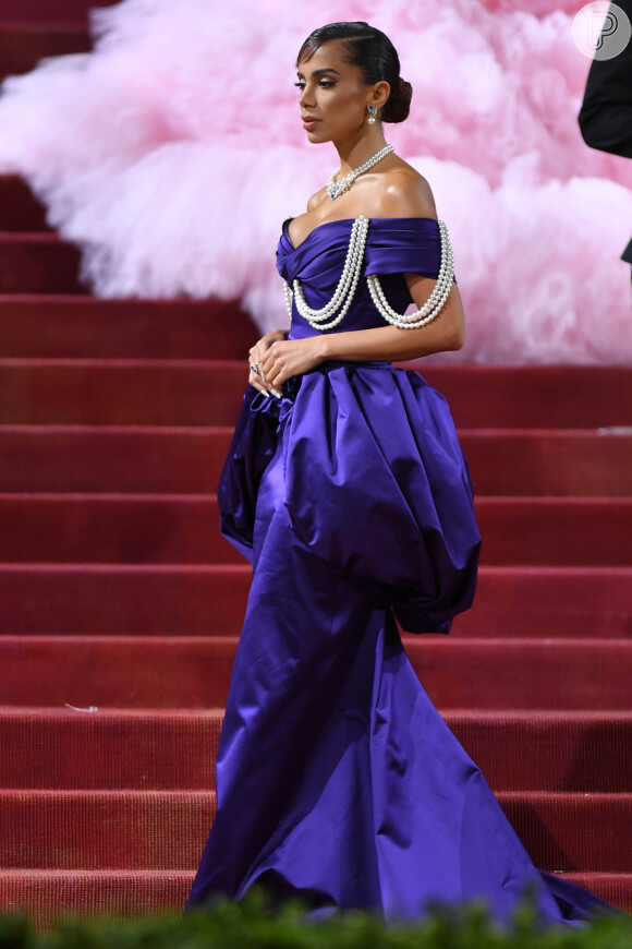 O vestido roxo usado por Anitta tinha aplicações de pérolas