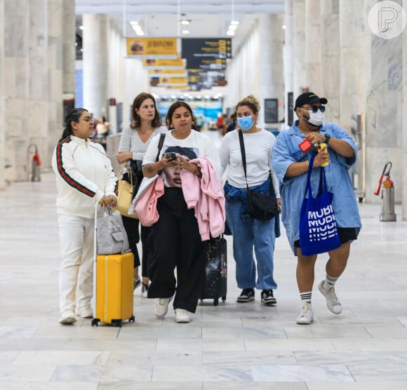 Preta Gil foi para São Paulo em um jatinho particular cedido pela cantora Karinah