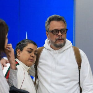 Preta Gil encontrou um amigo no aeroporto