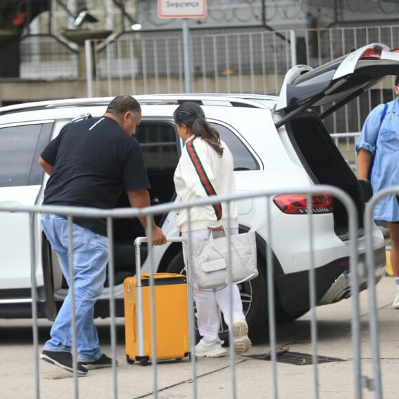 Preta Gil foi embora do aeroporto de carro