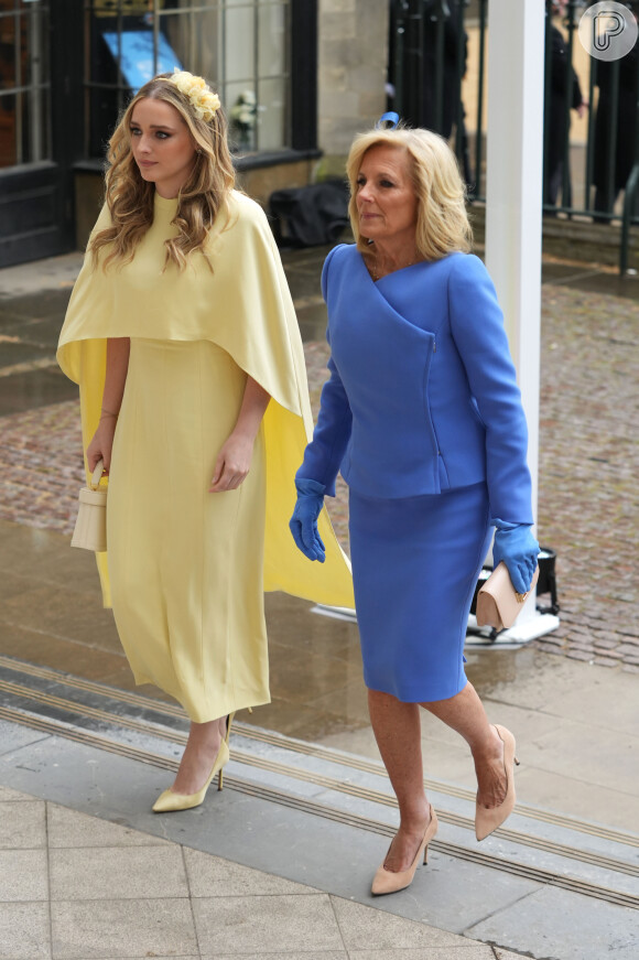 Mulher do presidente Joe Biden, Jill Biden, foi com a neta Finnegan Biden à coroação de Rei Charles III. Ambas apostaram em looks praticamente monocromáticos