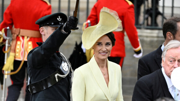 Princesas e mais convidadas ditam moda em looks monocromáticos e suaves para coroação do Rei Charles III