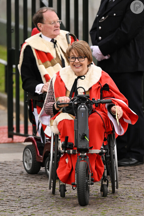 Tanni Grey-Thompson, atleta paraolímpica, também prestigiou a coroação de Charles III