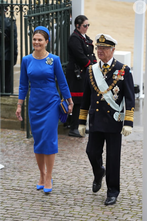 Look monocromático azul foi a aposta da rainha Silvia, mulher do rei Gustavo, da Suécia, para a coroação de Rei Charles III