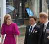 O príncipe Harry se encontrou com o casal princesa Beatrice e Edoardo Mapelli na coroação de Rei Charles III