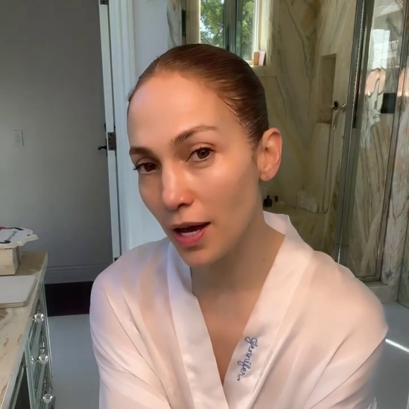 Vídeo de Jennifer Lopez sem maquiagem dividiu opiniões entre os seguidores da estrela