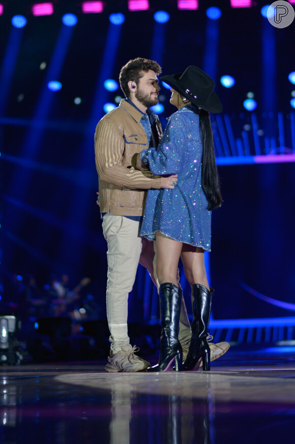 Fãs esperaram um beijo de Ana Castela e Gustavo Mioto no palco