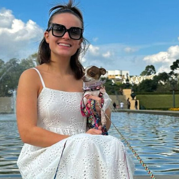 Larissa Manoela foi detonada após não homenagear a mãe com post na web, mas receber homenagem de Dia das Mães