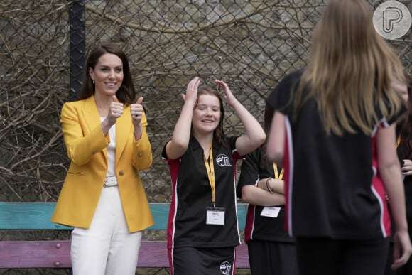 O blazer amarelo de Kate Middleton foi a peça-chave do look usado pela duquesa