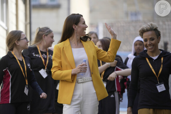 O blazer usado por Kate Middleton tinha corte reto e elegante