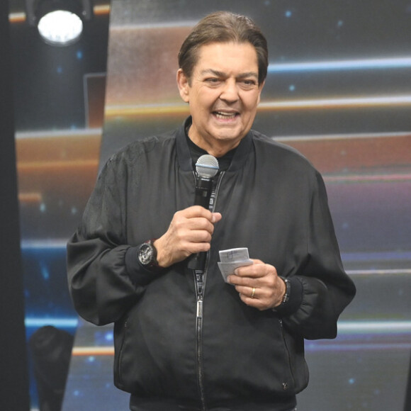 Faustão deixou a Band em dezembro de 1988, após, em julho daquele ano, assinar contrato com a Globo