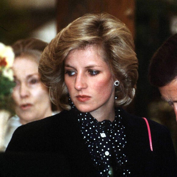 O perfume de Princesa Diana usado por Príncipe Harry na terapia foi o 'First' por Van Cleef & Arpels