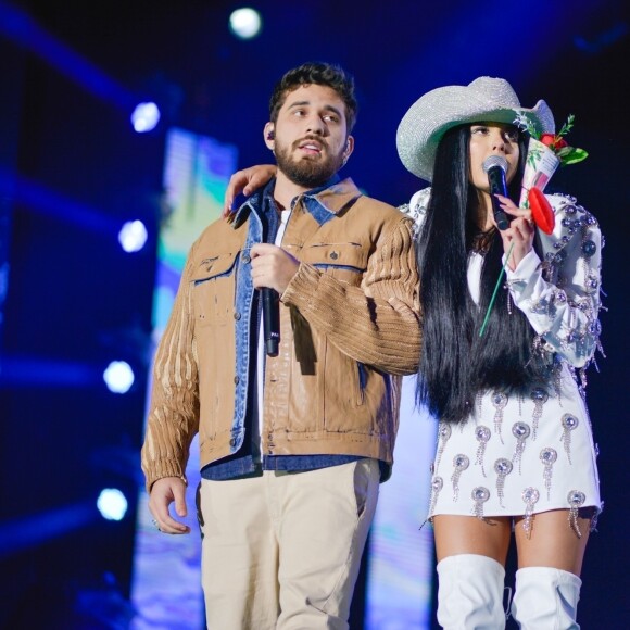 Ana Castela subiu ao palco de Gustavo Mioto em show em Portugal