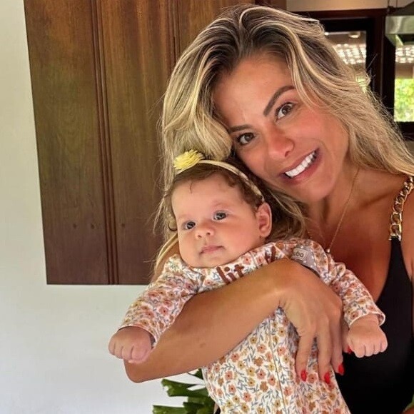 Maria Flor é uma das netas de Poliana Rocha.