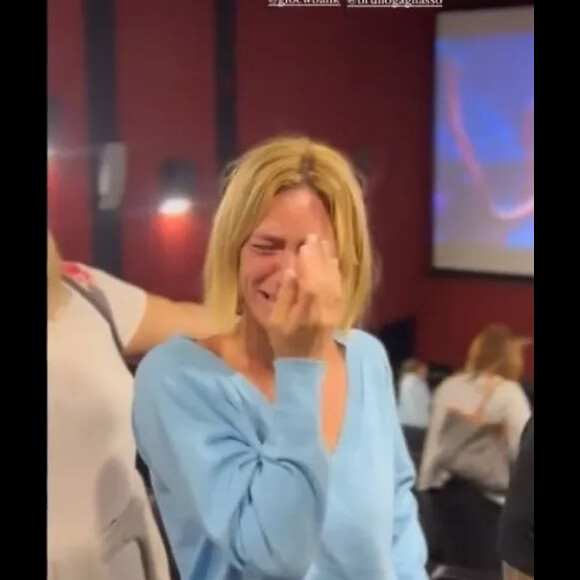 Vídeo de Giovanna Ewbank e Titi chorando em cinema viralizou nas redes sociais