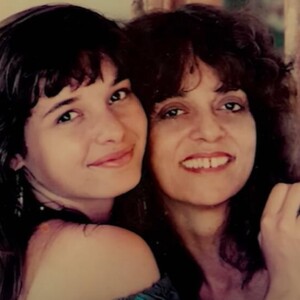 Gloria Perez e sua filha Daniella no documentário: Pacto Brutal.