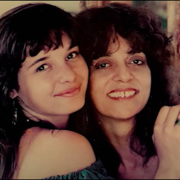Gloria Perez e sua filha Daniella no documentário: Pacto Brutal.