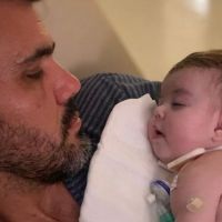 'Não é fácil': Juliano Cazarré faz raro desabafo sobre estado de saúde da filha, Maria Guilhermina