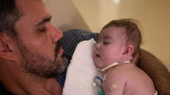 'Não é fácil': Juliano Cazarré faz raro desabafo sobre estado de saúde da filha, Maria Guilhermina