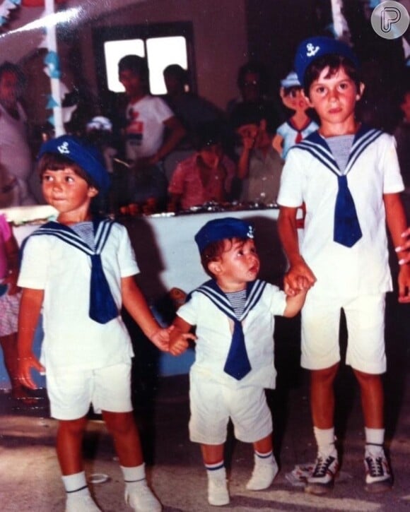 Jeff Machado em foto de infância ao lado dos irmãos