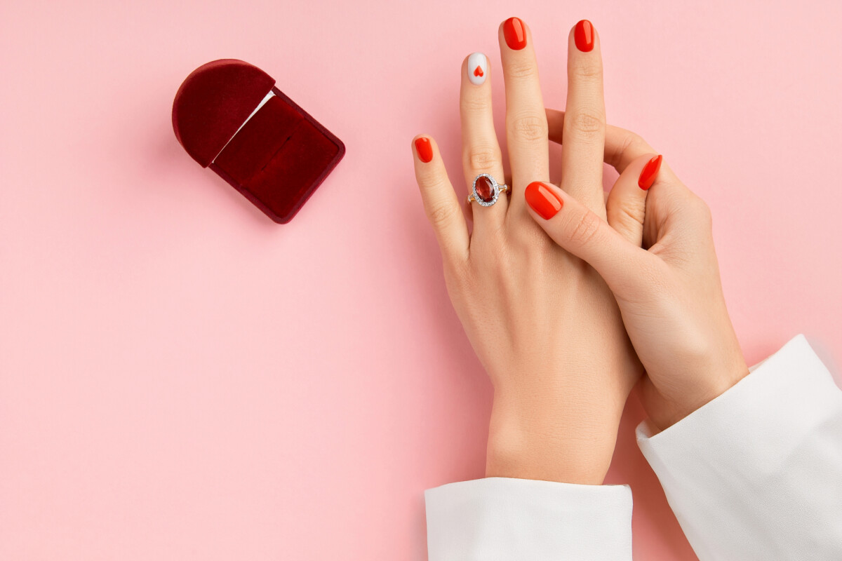 Foto: O esmalte vermelho é um dos mais usados no Dia dos Namorados ...