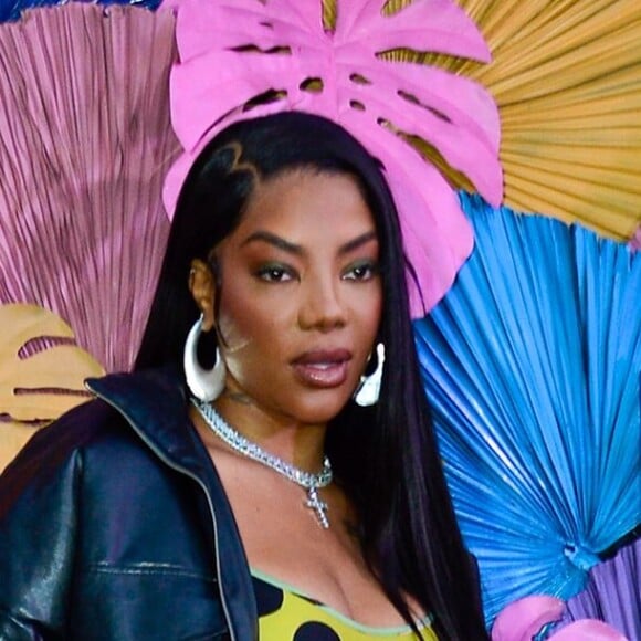 Ludmilla escolheu look da marca Emilio Pucci para primeiro dia do Numanice