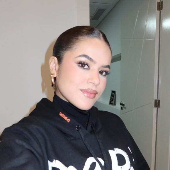 Maisa foi convidada para estar no palco do programa, no entanto, questões contratuais impediram a jovem de comparecer à homenagem. Informação é do site Na Telinha