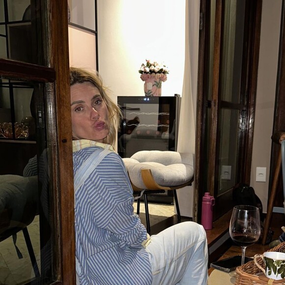 Preta Gil contou que a amiga Carolina Dieckmann viajou só para lhe fazer uma visita surpresa