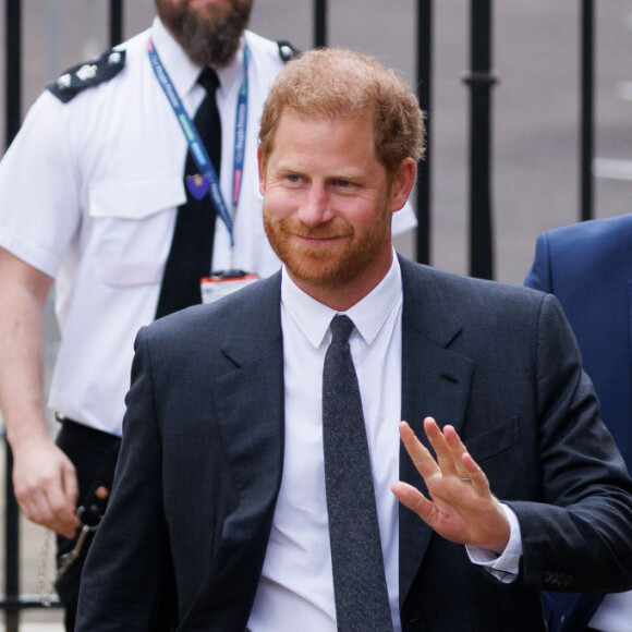 O Príncipe Harry está enchendo a Família Real de esperança com chance do fim do casamento com Meghan Markle