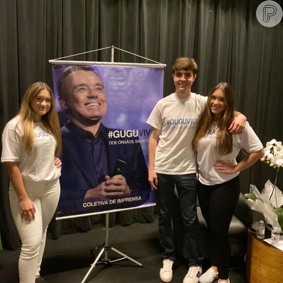Filho mais velho de Gugu Liberato, João Augusto com as irmãs, Sofia e Marina, em novembro de 2020